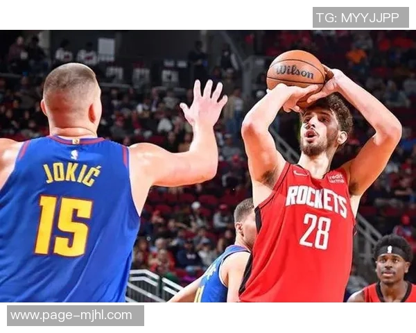 亨特分析莫布里与亚当斯的进攻风格差异及其对球队的影响 亨特分析莫布里与亚当斯的进攻风格差异及其对球队的影响