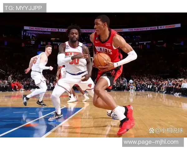 合力进攻展现实力首节杰伦布朗与普理查德双双贡献10分助力球队